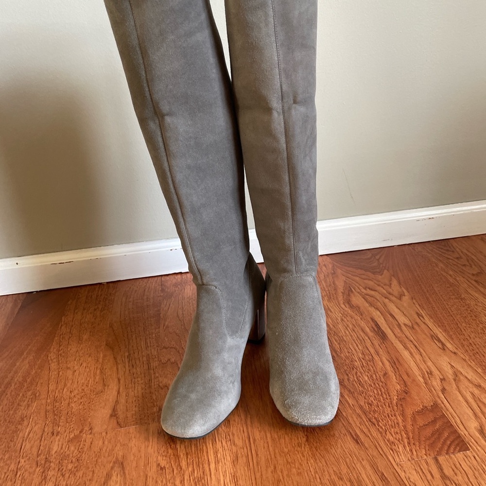 DONALD PINER suede calf boots in grey.These are in good condition.